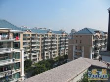 房子是满五年,南北直通全明户型,自住精装修