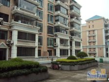 房子是满五年,南北直通全明户型,自住精装修