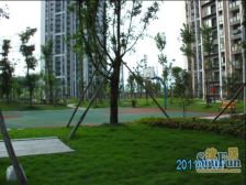 户型方正,户型紧凑,无浪费空间,视野开阔,采光好