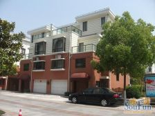 联排别墅,三房朝南,南北通透,繁华地段,近地铁,精装修,带花园,带车库