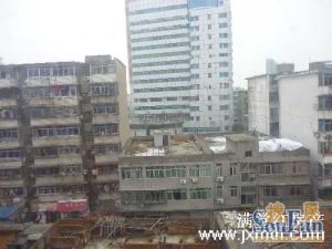 青山南路153号财大宿舍南北通透,采光好装修好,环镜优美视野好,诚心出售