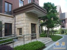 前排位置好,采光充足。集中南花园