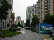 新出南北大两房。业主诚意置换,看房随时。