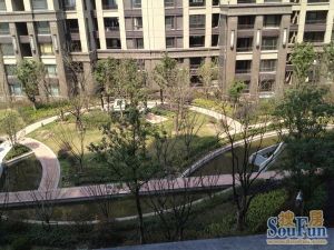 精装修、满5V1、小区当中位置、2011年商品房附加8平