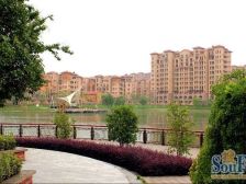 普罗旺斯前排 靠湖边 一楼带花园 精装修领包入住