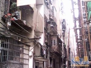 会堂侧路20号内衣二厂宿舍 南北通透,采光好 装修好,环镜优美 视野好,诚心出售