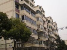 满五年,中间楼层,采光好,房东诚意出售