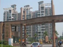 主卧朝南,得房率高,小区中心位置,装修齐全