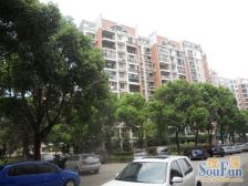 不靠路高区三房装修保养好诚意出售