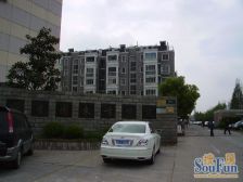 一梯两户,大开间,卫生间全明,环境优美,精装修,诚意出售,采光充足