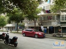 此房首排 在家可以听演唱会 出行方便 产权清晰 诚心售