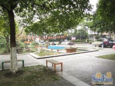 豪华装修带落地飘窗