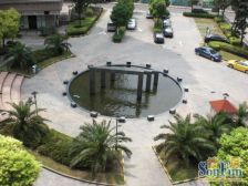 小区中间安静少有小三房,内环内地铁口, 精装修。