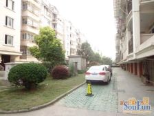 此房满五不唯一,实用面积大,精装修 拎包入住