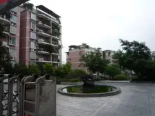 带地下室精装大三房,2米的架空层 提包入住!