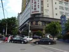 业主家装大四房,交通便利,业主诚心出售