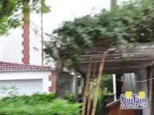 新出。天伦花园独栋别墅。共三层客厅带挑高。方正气派