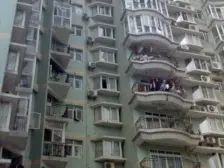 位置好,配套齐全,三房中间楼层