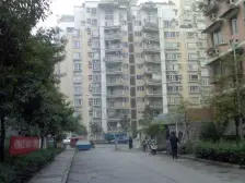 出行方便,距离轻轨2号线大渡口站300米