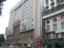 房子户型方正,小区环境优美 配套齐全 带露台