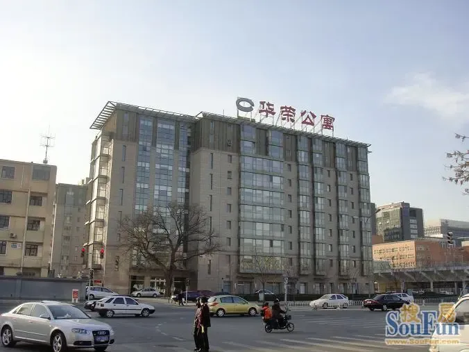 华荣公寓小区租房,三室二厅,高层东西通透大三居,带大阳台,看花园