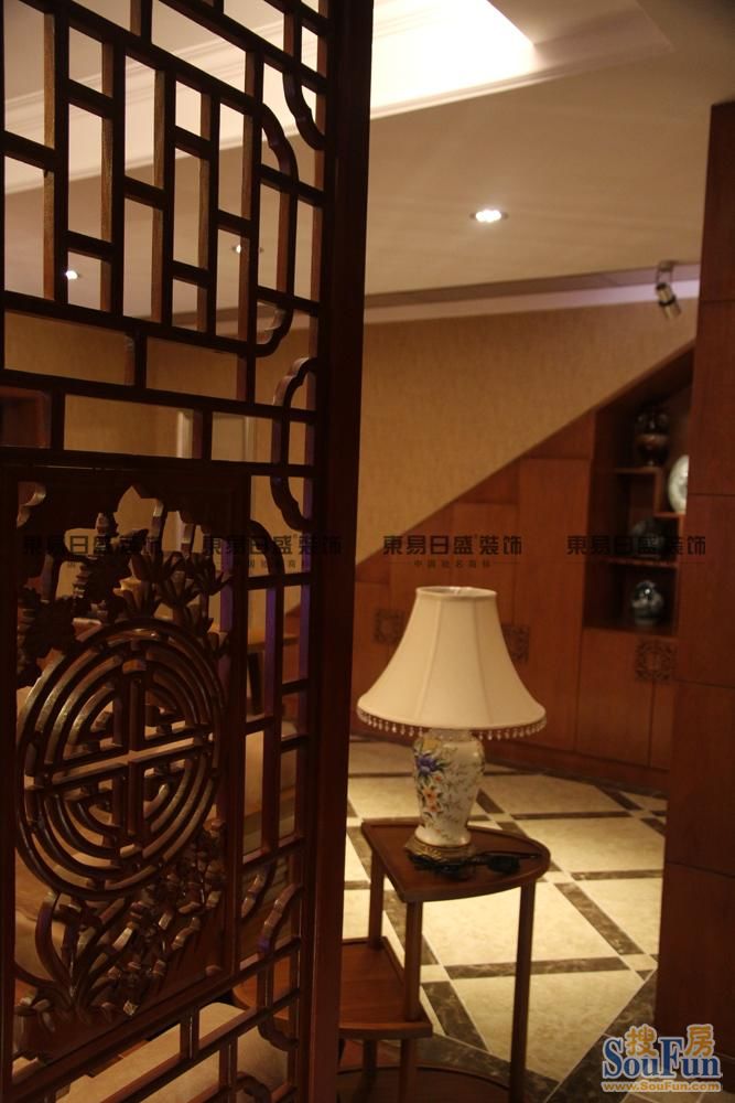 藏珑湖上国际社区-中式古典-四居室