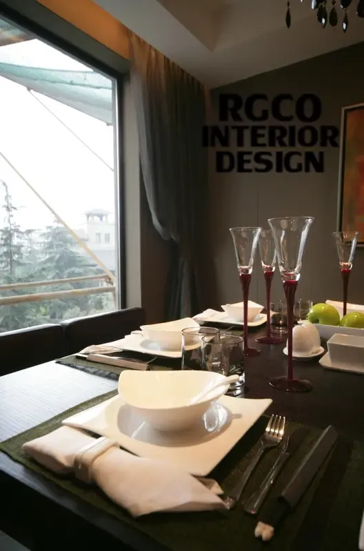 餐桌靠窗摆放,采光非常好.