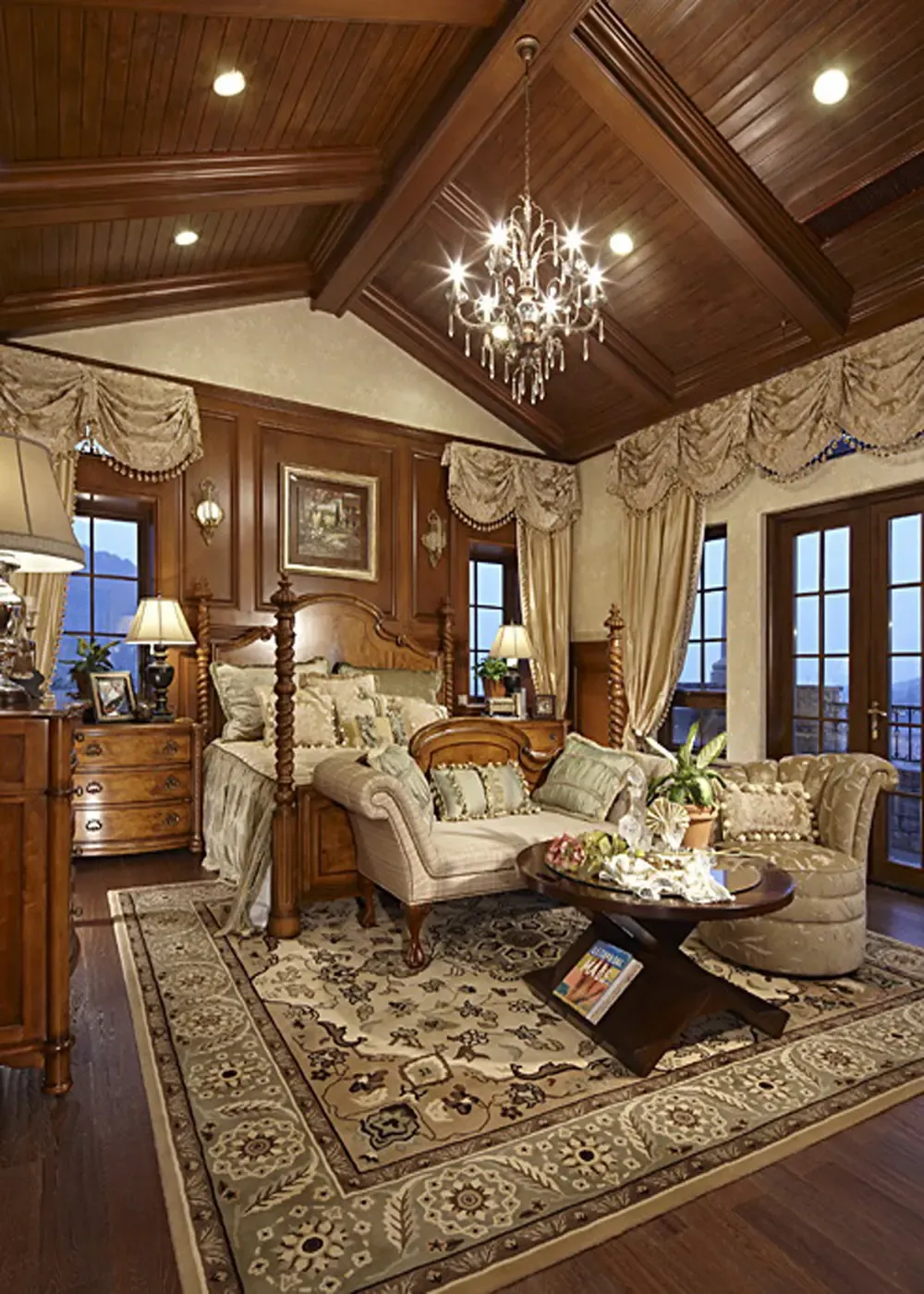 华丽高雅的古典风格三居室装修 善用各种花饰点缀