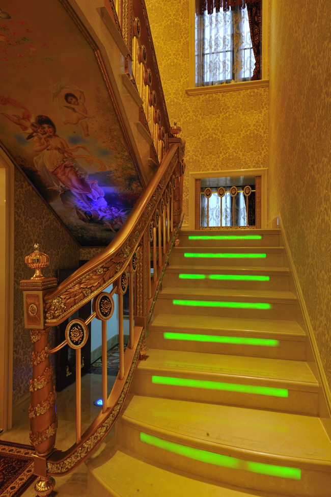 流光溢彩的古典皇家欧式豪宅空间