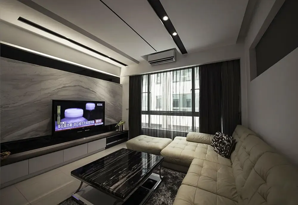 休闲舒适,大理石面双层茶几增加居室储物空间,实用度高,内嵌式吊顶