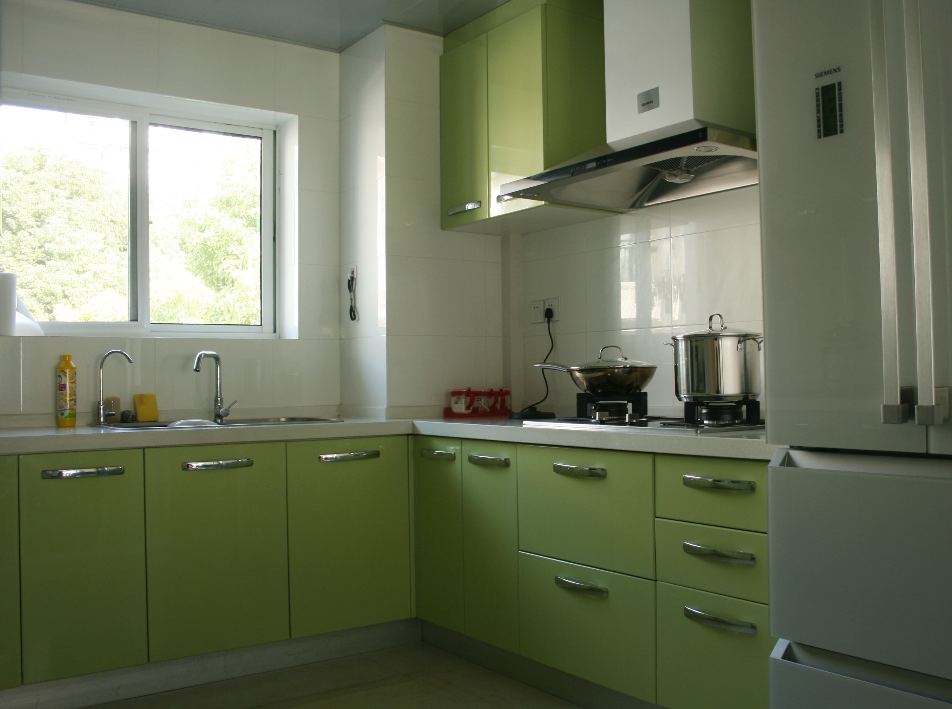 浅绿色橱柜,让色彩进家组合书柜,干净大气浅色卫浴,视觉感好浅色卫浴