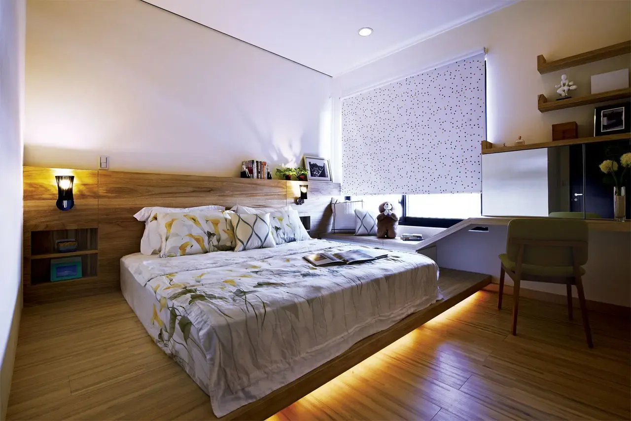 卧室部份屋主也要求地板架高,同样做间接照明,因此床垫直接放在架高的